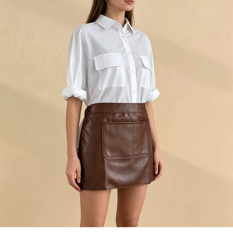 Brown waist apron with a large front pocket.